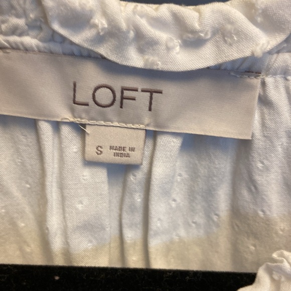 Beautiful white textured/Swiss dotted Loft blouse. Perfect condition. Small. - Picture 2 of 9